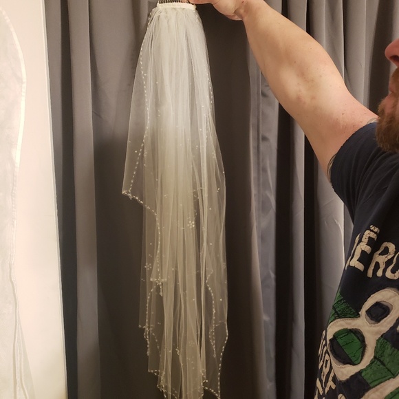 Wedding Dress - Picture 7 of 8